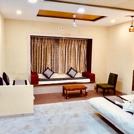 Royal Club & Resort Ahmedabad Eksteriør billede