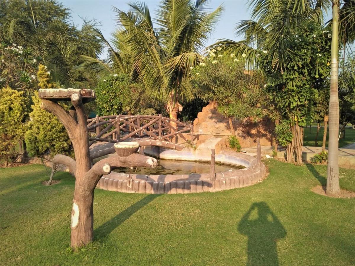 Royal Club & Resort Ahmedabad Eksteriør billede