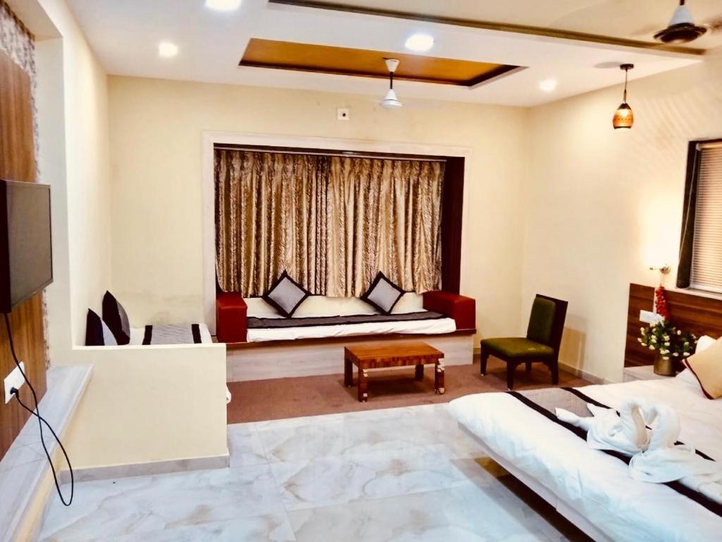 Royal Club & Resort Ahmedabad Eksteriør billede