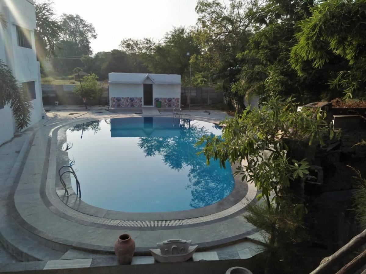 Royal Club & Resort Ahmedabad Eksteriør billede