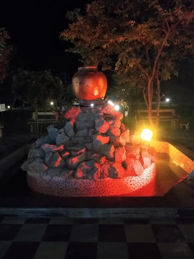Royal Club & Resort Ahmedabad Eksteriør billede